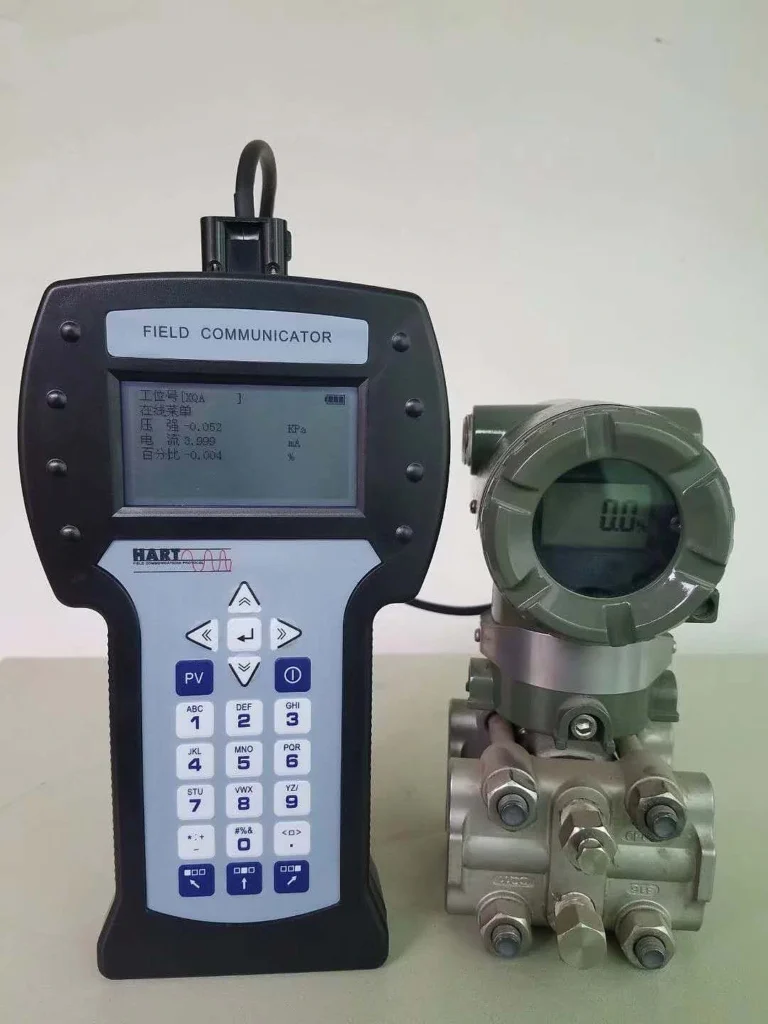 Communicator regulated differential pressure transmitter