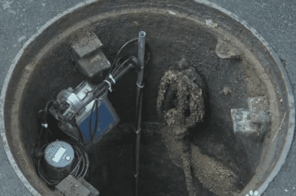 Wastewater/sewage pipe network flow and liquid level online monitoring solution